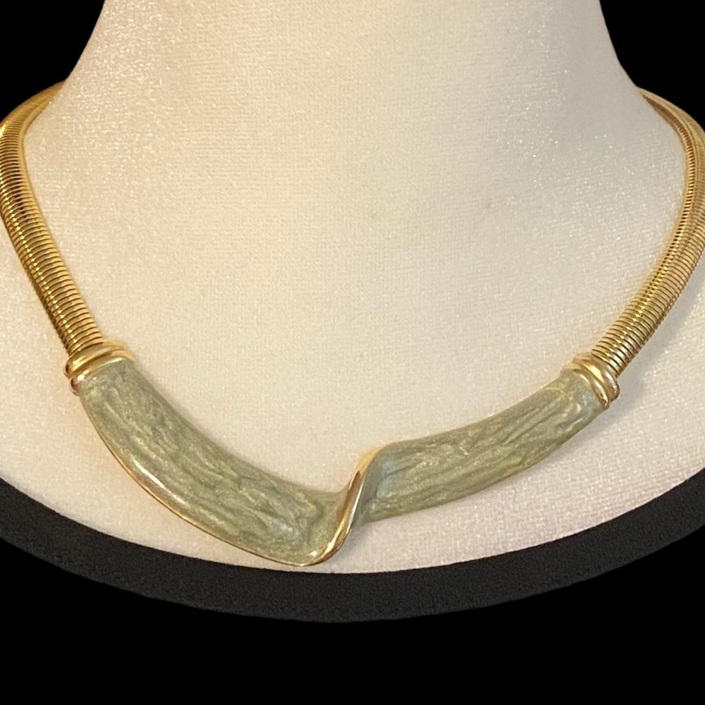 Vintage Gold-Tone Omega Chain with Marbled Green Enamel Pendant Collar Necklace